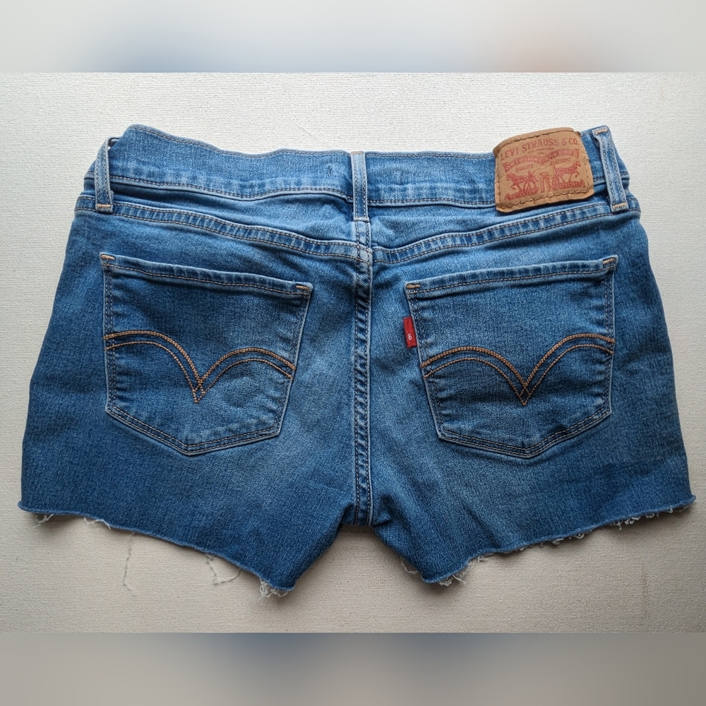Levi's Cut-offs Denim Blue Jean Shorts 524 Sz 7 Women's Med Wash Y-1